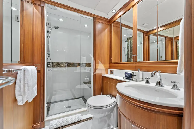 Charter Yacht INVICTUS - Palmer Johnson 123 - 4 Cabins - Nassau - Exumas - Bahamas