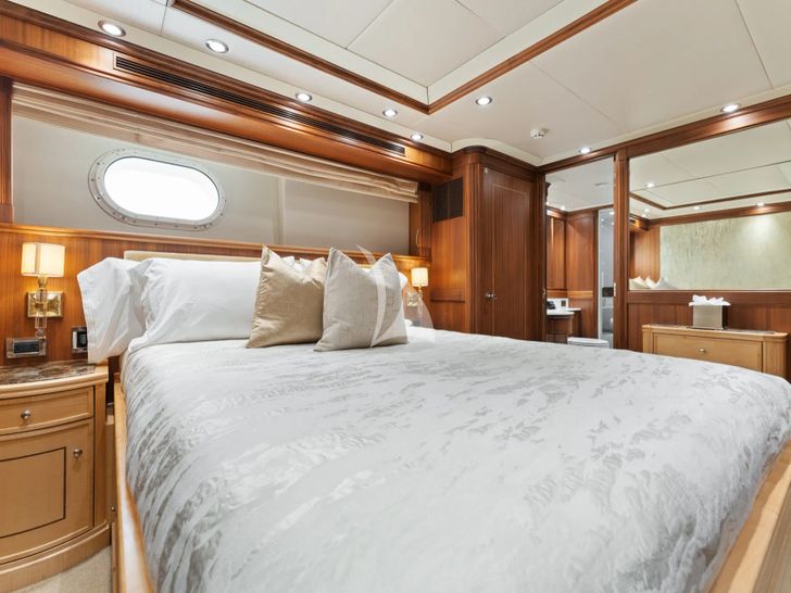 INVICTUS Palmer Johnson 123 - VIP cabin 3 INVICTUS Palmer Johnson 123 - VIP cabin 3