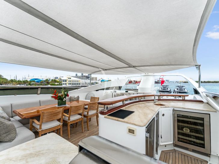 INVICTUS Palmer Johnson 123 - flybridge amenities INVICTUS Palmer Johnson 123 - flybridge amenities