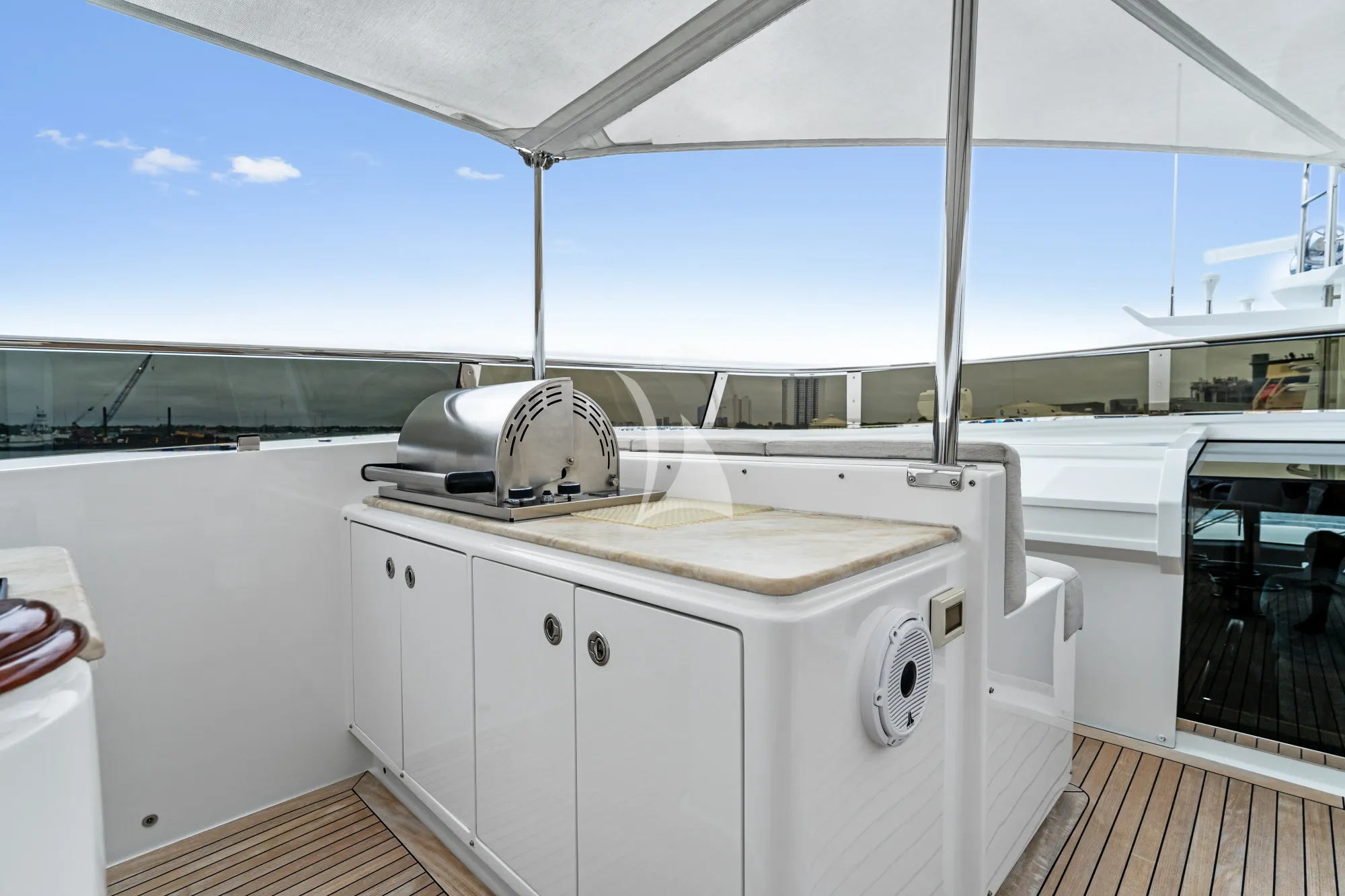 INVICTUS Palmer Johnson 123 - flybridge grilling area