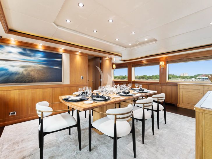 INVICTUS Palmer Johnson 123 - formal dining set up INVICTUS Palmer Johnson 123 - formal dining set up