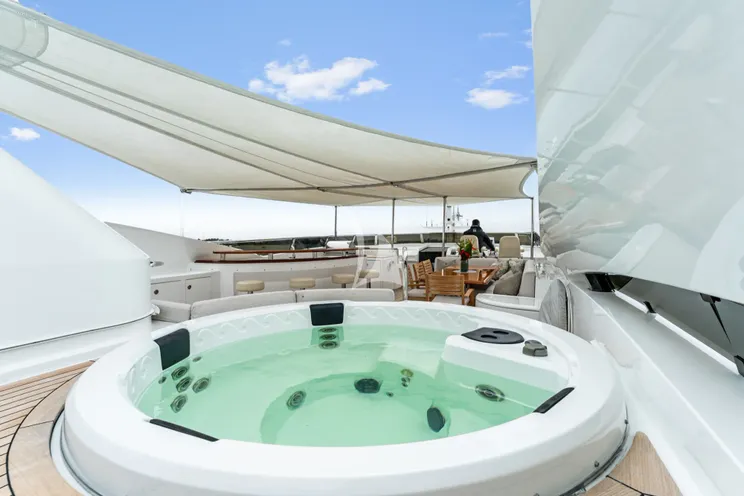 Charter Yacht INVICTUS - Palmer Johnson 123 - 4 Cabins - Nassau - Exumas - Bahamas