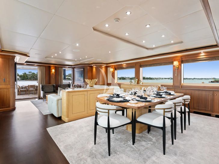 INVICTUS Palmer Johnson 123 - main dining area INVICTUS Palmer Johnson 123 - main dining area
