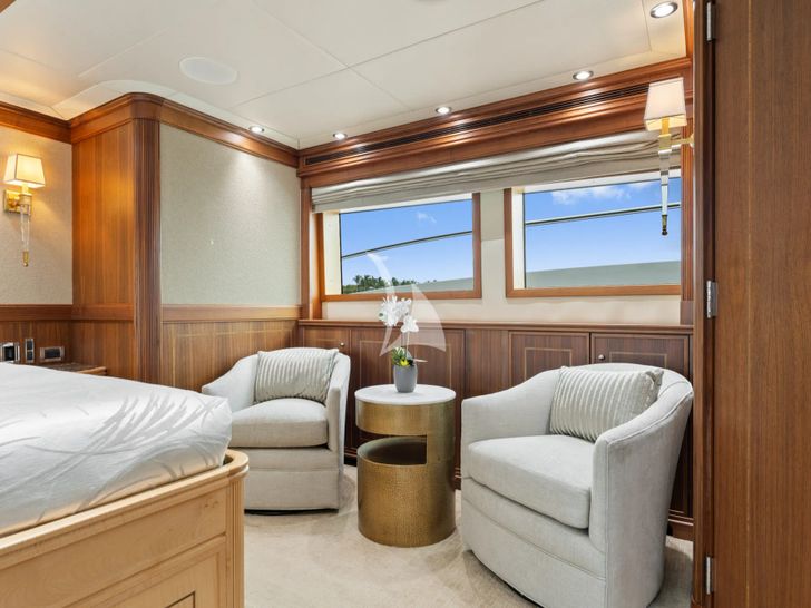 INVICTUS Palmer Johnson 123 - master cabin lounge INVICTUS Palmer Johnson 123 - master cabin lounge