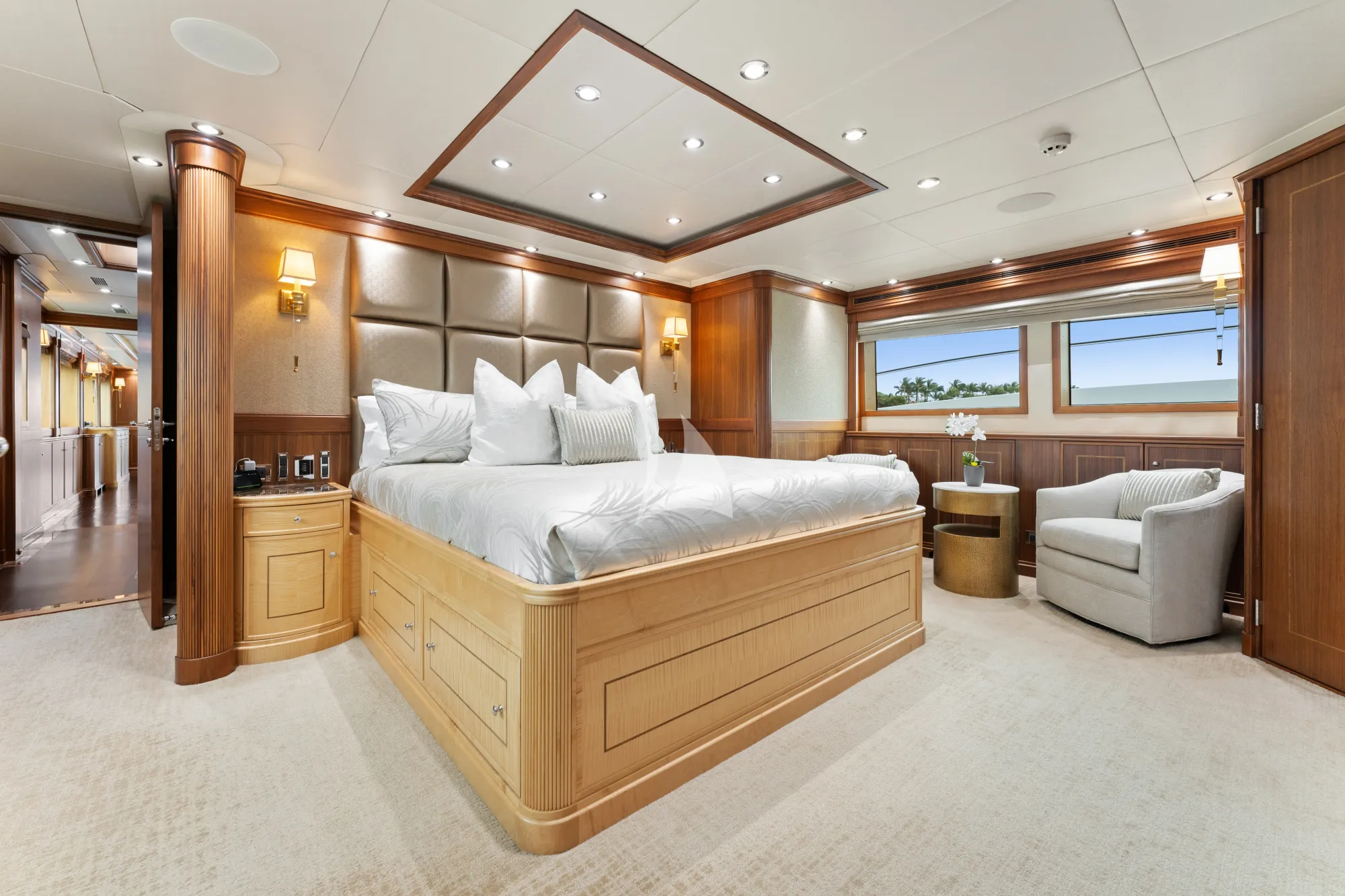INVICTUS Palmer Johnson 123 - master cabin