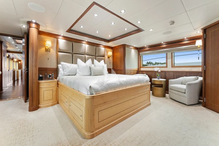 Charter Yacht INVICTUS - Palmer Johnson 123 - 4 Cabins - Nassau - Exumas - Bahamas