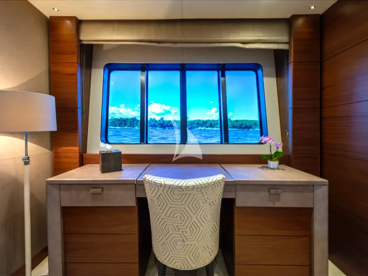 IMPERIAL PRINCESS BEATRICE Princess 131 - VIP cabin 2 vanity IMPERIAL PRINCESS BEATRICE Princess 131 - VIP cabin 2 vanity