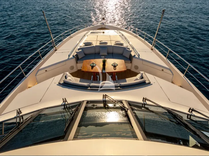 IMPERIAL PRINCESS BEATRICE Princess 131 - foredeck IMPERIAL PRINCESS BEATRICE Princess 131 - foredeck