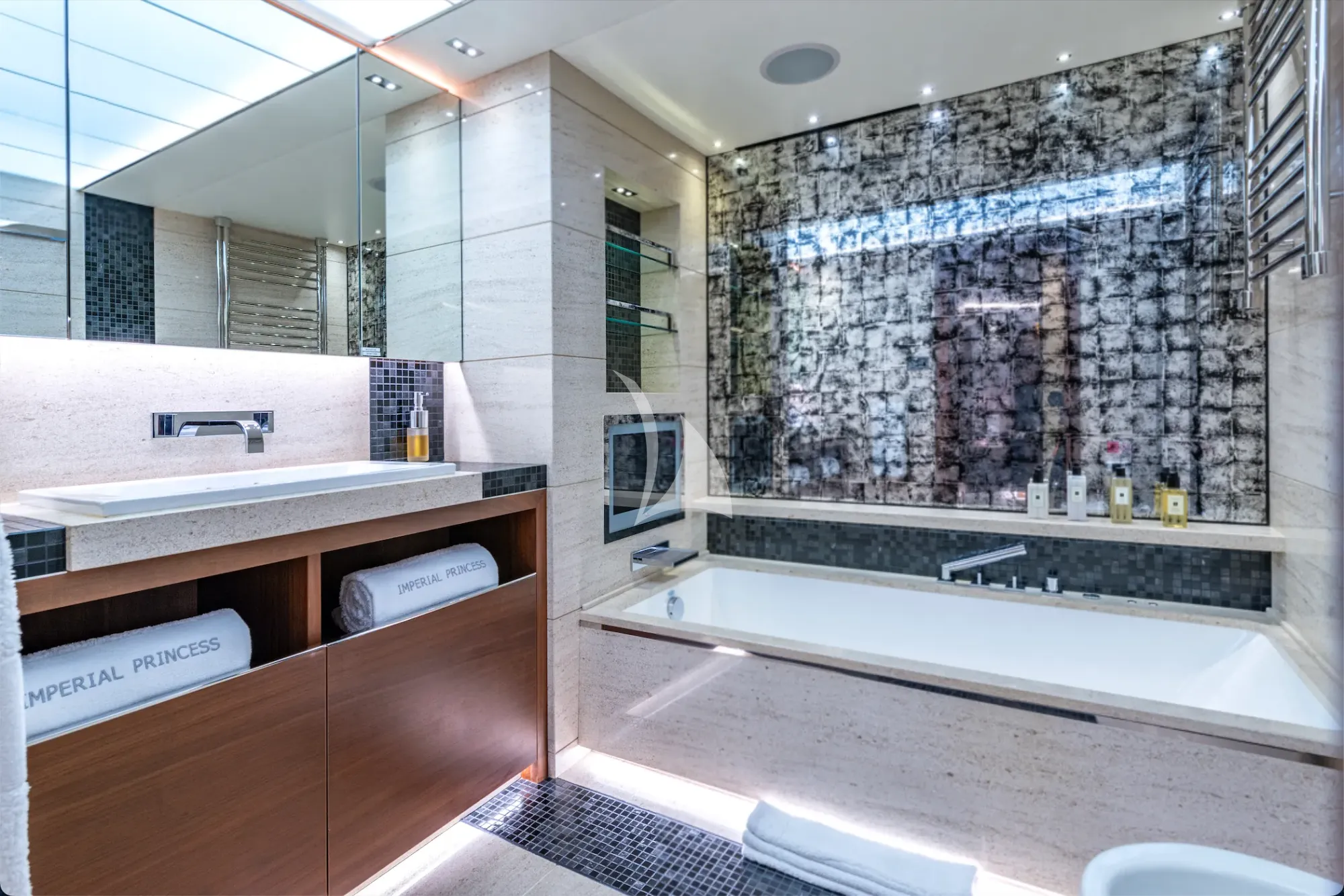 IMPERIAL PRINCESS BEATRICE Princess 131 - master cabin bathroom