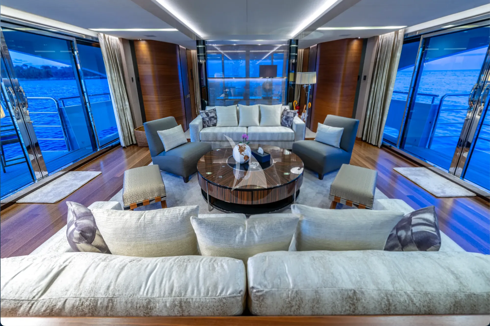 IMPERIAL PRINCESS BEATRICE Princess 131 - saloon