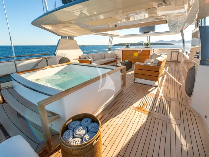 IMPERIAL PRINCESS BEATRICE Princess 131 - sundeck jacuzzi IMPERIAL PRINCESS BEATRICE Princess 131 - sundeck jacuzzi