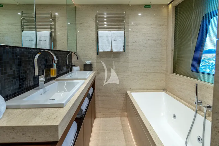 Charter Yacht IMPERIAL PRINCESS BEATRICE - Princess 40 - 5 Cabins - Cannes - St Tropez - Nice - Antibes - Monaco - French Riviera