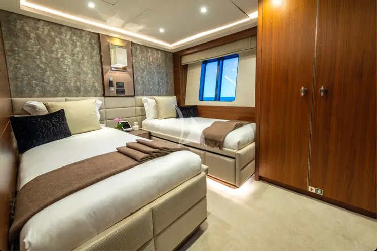 Charter Yacht IMPERIAL PRINCESS BEATRICE - Princess 40 - 5 Cabins - Cannes - St Tropez - Nice - Antibes - Monaco - French Riviera