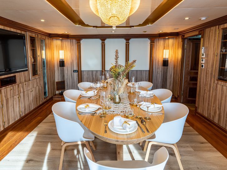 IRAMA Yacht Dining IRAMA Yacht Dining