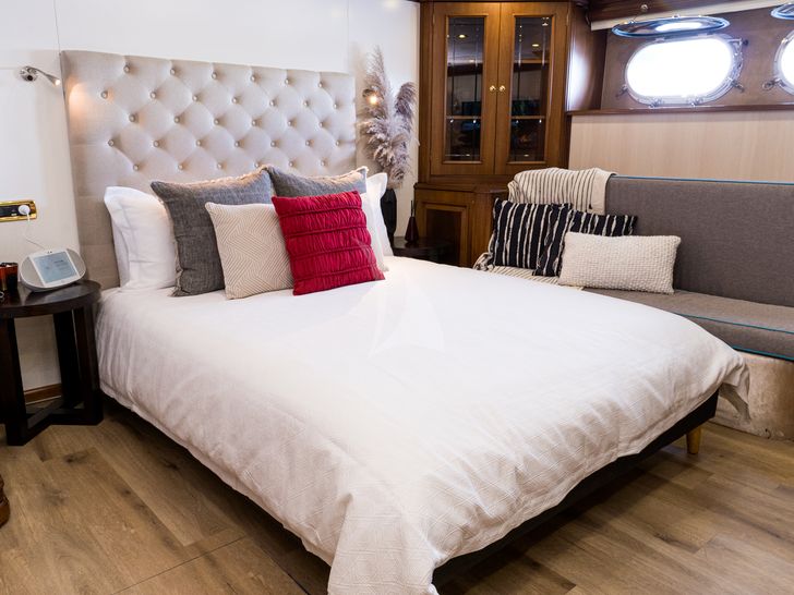 IRAMA Yacht Double Cabin IRAMA Yacht Double Cabin