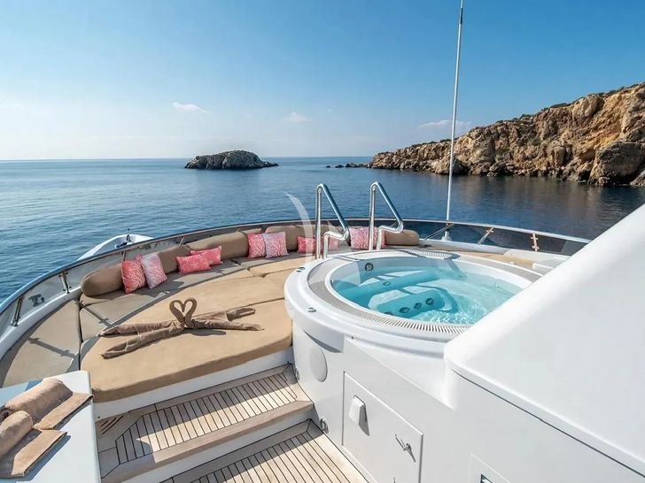 IRAVATI Oceanco 42m - jacuzzi and sun beds IRAVATI Oceanco 42m - jacuzzi and sun beds