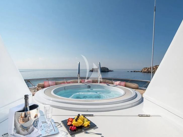 IRAVATI Oceanco 42m - jacuzzi IRAVATI Oceanco 42m - jacuzzi
