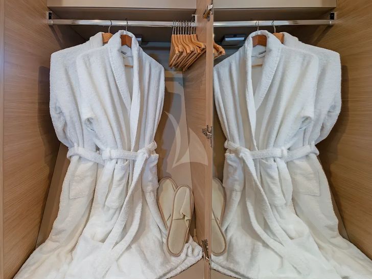 IRENE Ferretti 21m - VIP cabin closet IRENE Ferretti 21m - VIP cabin closet