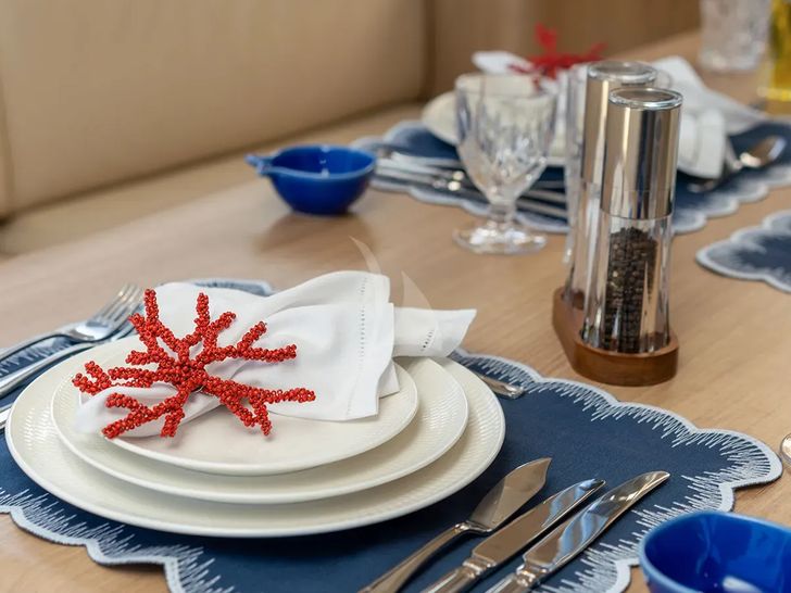 IRENE Ferretti 21m - dining set up IRENE Ferretti 21m - dining set up