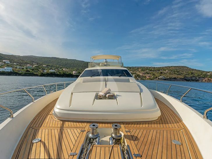 IRENE Ferretti 21m - foredeck IRENE Ferretti 21m - foredeck