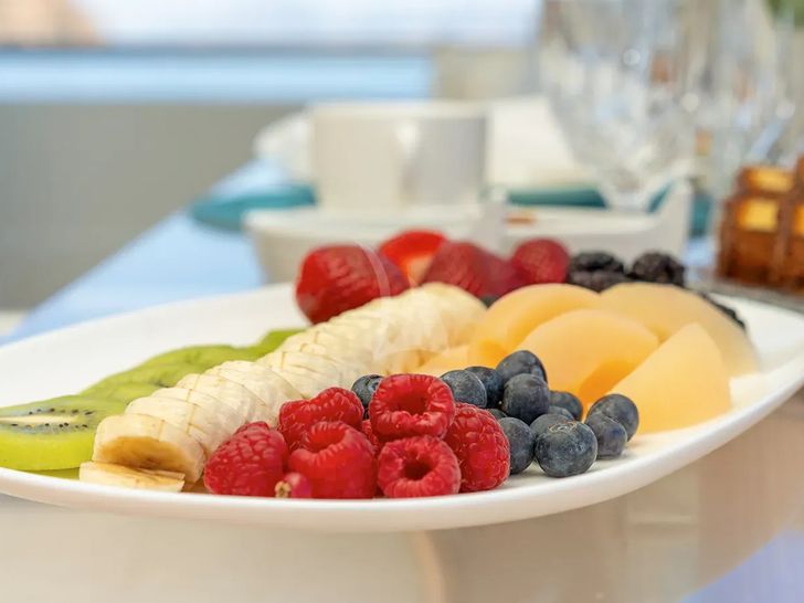 IRENE Ferretti 21m - fruit platter IRENE Ferretti 21m - fruit platter