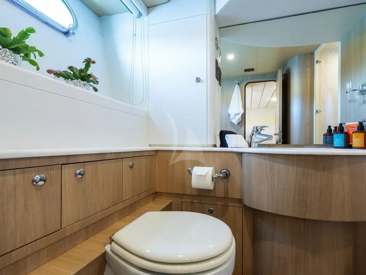 IRENE Ferretti Custom 69ft master cabin bathroom