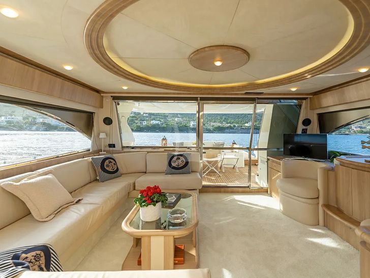 IRENE Ferretti 21m - saloon with TV IRENE Ferretti 21m - saloon with TV