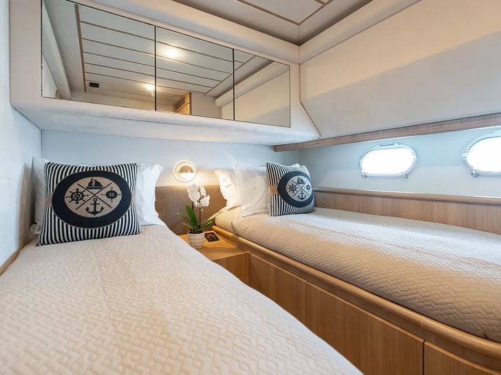 IRENE Ferretti 21m - twin cabin other angle IRENE Ferretti 21m - twin cabin other angle