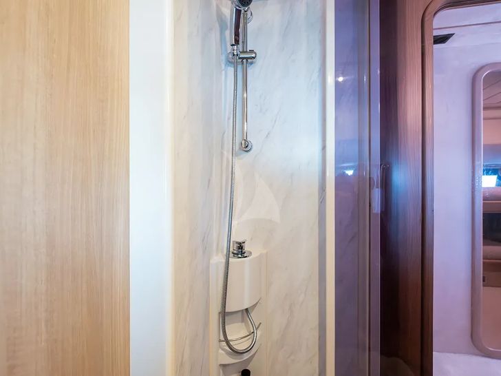 IRENE Ferretti Custom 69ft twin cabin shower