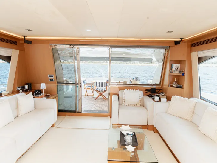 IRENE Ferretti 780 - saloon lounge IRENE Ferretti 780 - saloon lounge