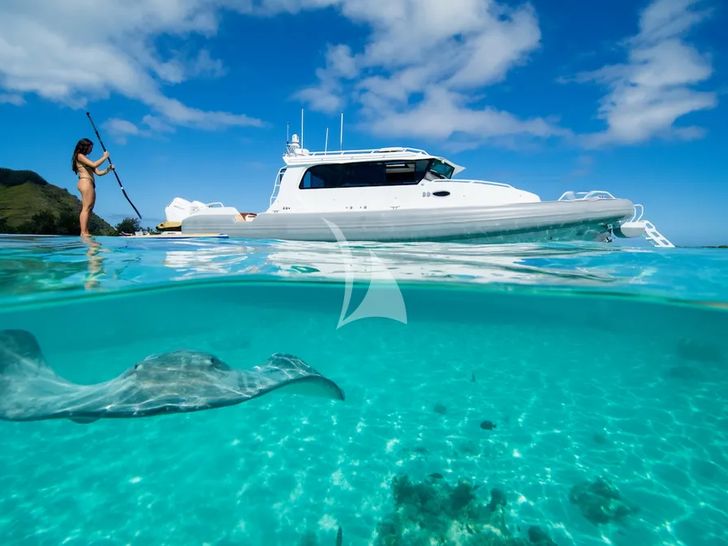 IRON BLONDE Trinity Yacht 60m - paddleboarding IRON BLONDE Trinity Yacht 60m - paddleboarding