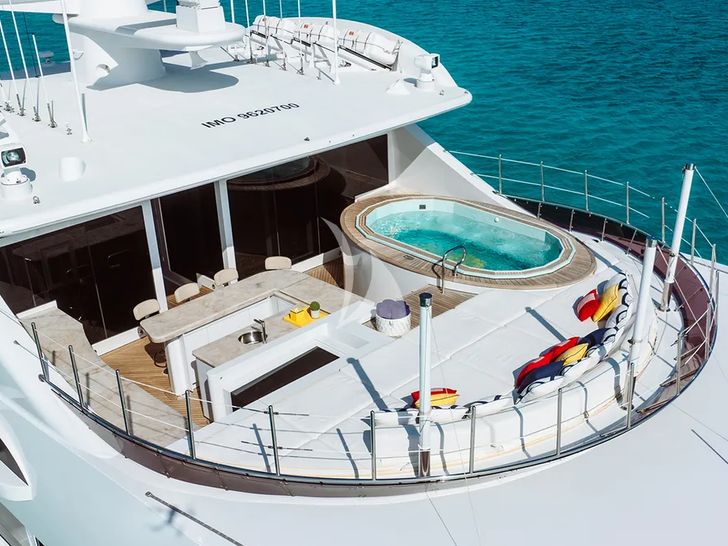 IRON BLONDE Trinity Yacht 60m - jacuzzi and sunbathing area IRON BLONDE Trinity Yacht 60m - jacuzzi and sunbathing area
