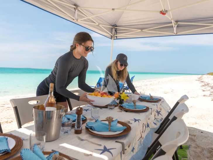 ISLAND HEIRESS Cheoy Lee 145 - beach set up ISLAND HEIRESS Cheoy Lee 145 - beach set up