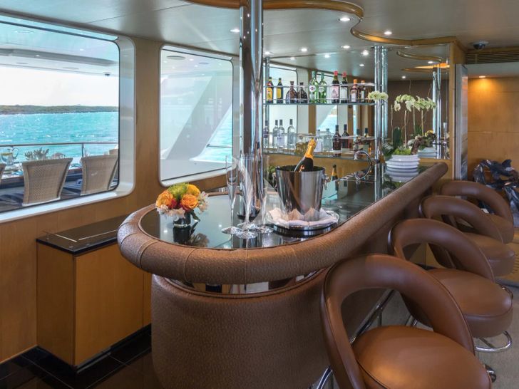 ISLAND HEIRESS Cheoy Lee 145 - saloon bar ISLAND HEIRESS Cheoy Lee 145 - saloon bar