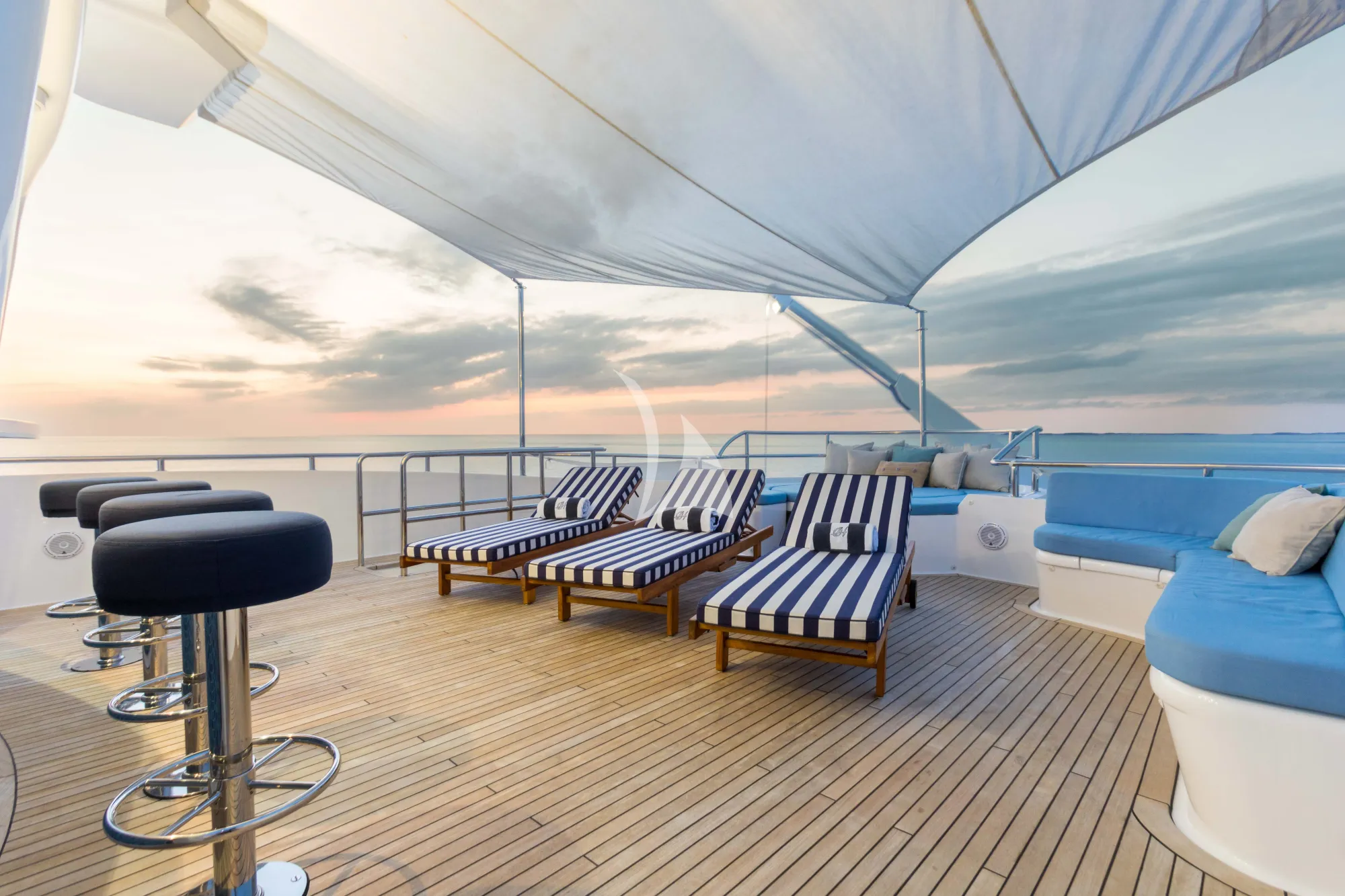 ISLAND HEIRESS Cheoy Lee 145 - sundeck sunbathing area and bar seats