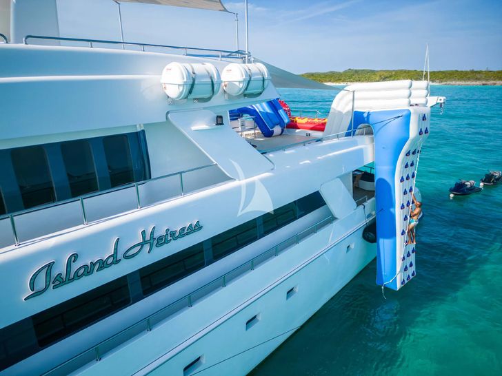 ISLAND HEIRESS Cheoy Lee 145 - inflatable wall climbing ISLAND HEIRESS Cheoy Lee 145 - inflatable wall climbing