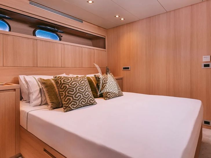 ISLANDER II Baglietto 34 - VIP cabin 2 ISLANDER II Baglietto 34 - VIP cabin 2