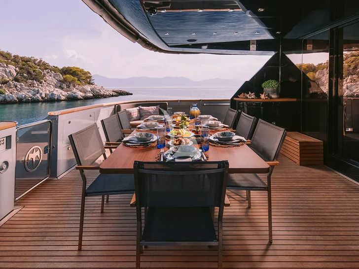 ISLANDER II Baglietto 34 - aft deck ISLANDER II Baglietto 34 - aft deck