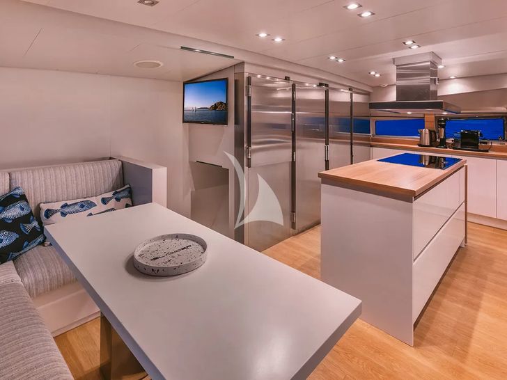 ISLANDER II Baglietto 34 - galley ISLANDER II Baglietto 34 - galley