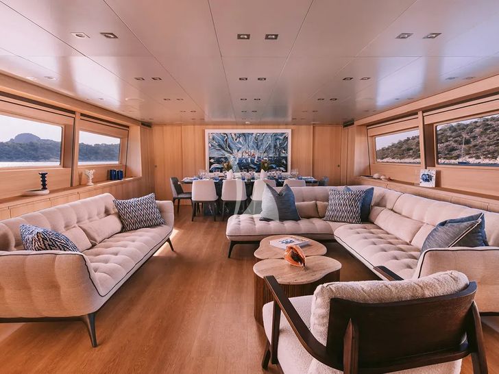 ISLANDER II Baglietto 34 - main saloon ISLANDER II Baglietto 34 - main saloon