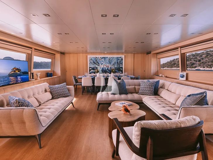 ISLANDER II Baglietto 34 - saloon seating and dining area ISLANDER II Baglietto 34 - saloon seating and dining area