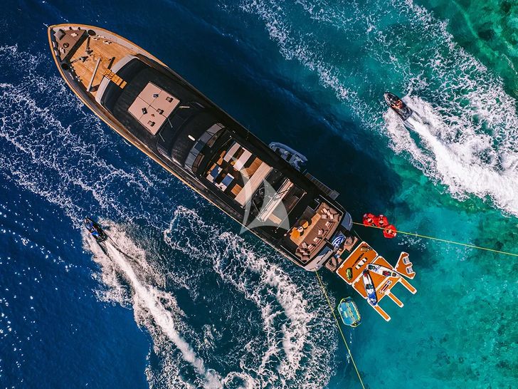 ISLANDER II Baglietto 34 - top shot ISLANDER II Baglietto 34 - top shot