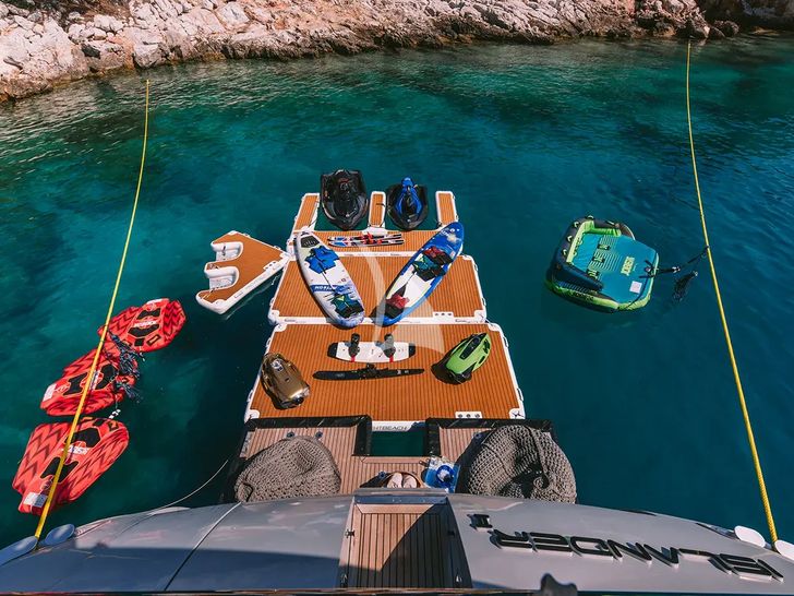 ISLANDER II Baglietto 34 - water toys ISLANDER II Baglietto 34 - water toys