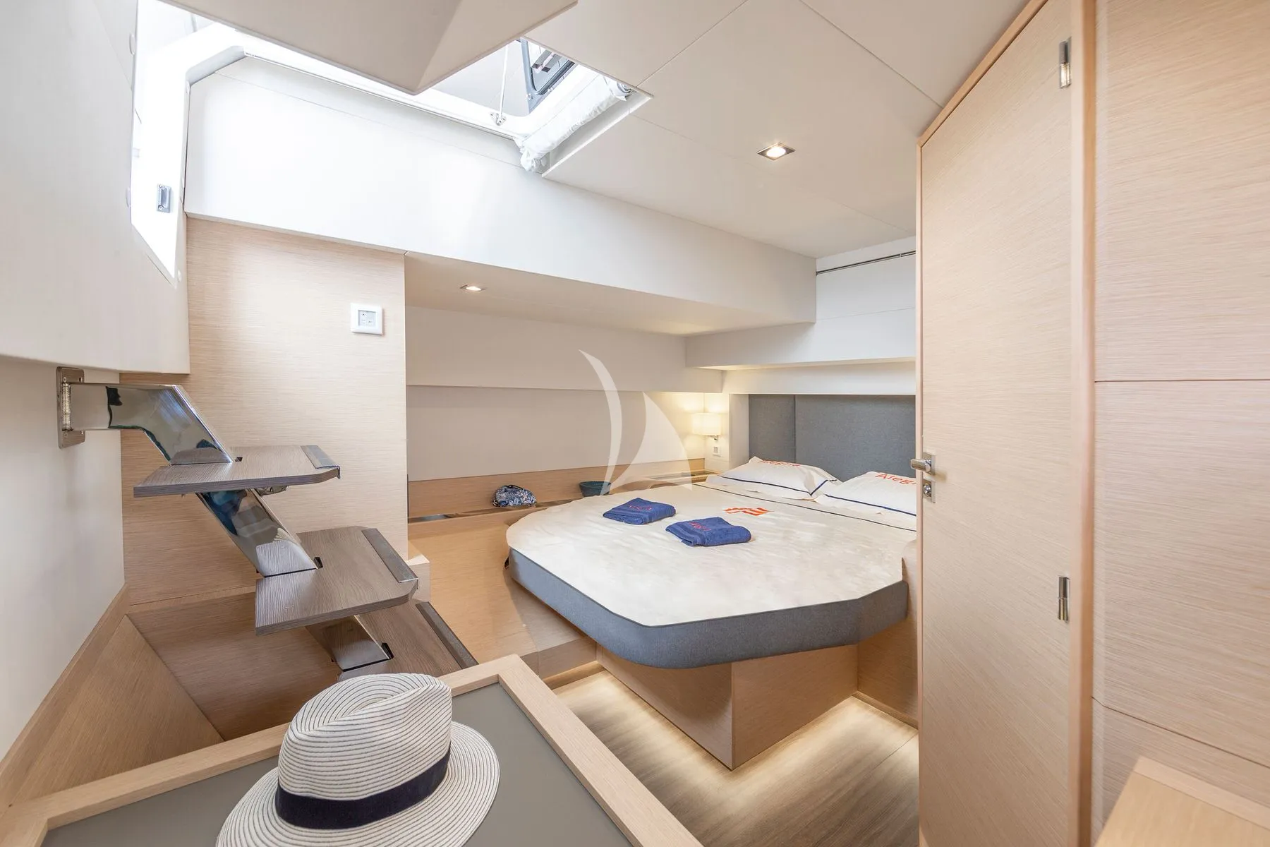 ISOLA Fountaine Pajot Alegria 67 - VIP cabin 1