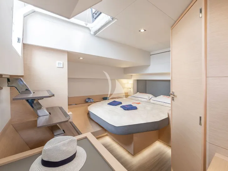 ISOLA Fountaine Pajot Alegria 67 - VIP cabin 1 ISOLA Fountaine Pajot Alegria 67 - VIP cabin 1