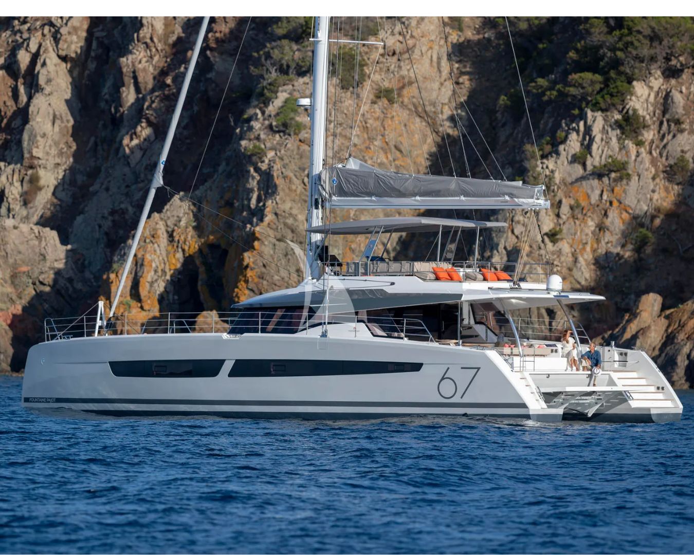 ISOLA Fountaine Pajot Alegria 67 - anchored side profile