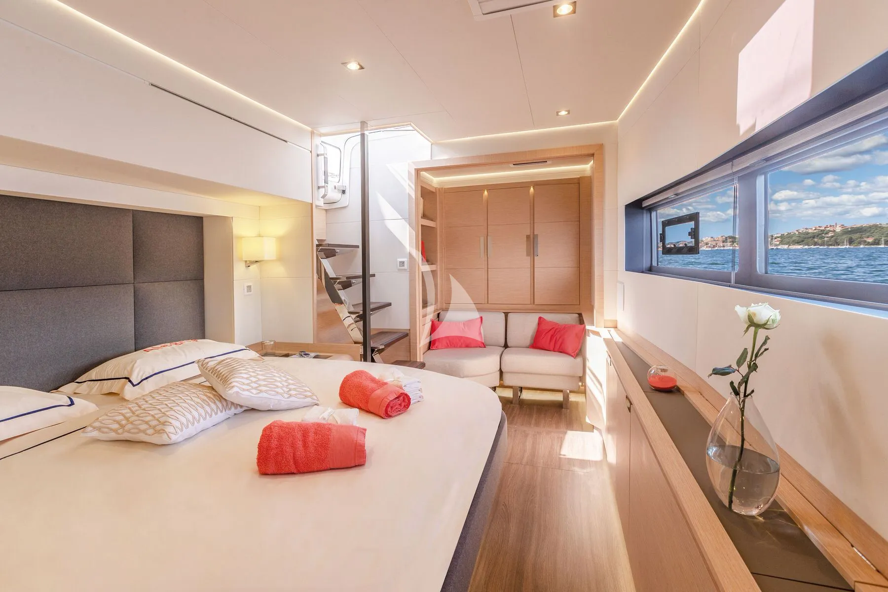 ISOLA Fountaine Pajot Alegria 67 - master cabin