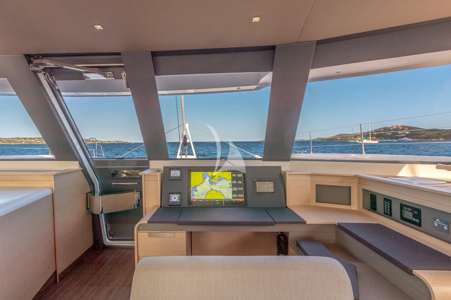 ISOLA Fountaine Pajot Alegria 67 - navigation center