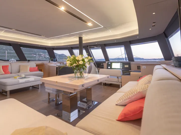ISOLA Fountaine Pajot Alegria 67 - saloon lounge and dining area ISOLA Fountaine Pajot Alegria 67 - saloon lounge and dining area