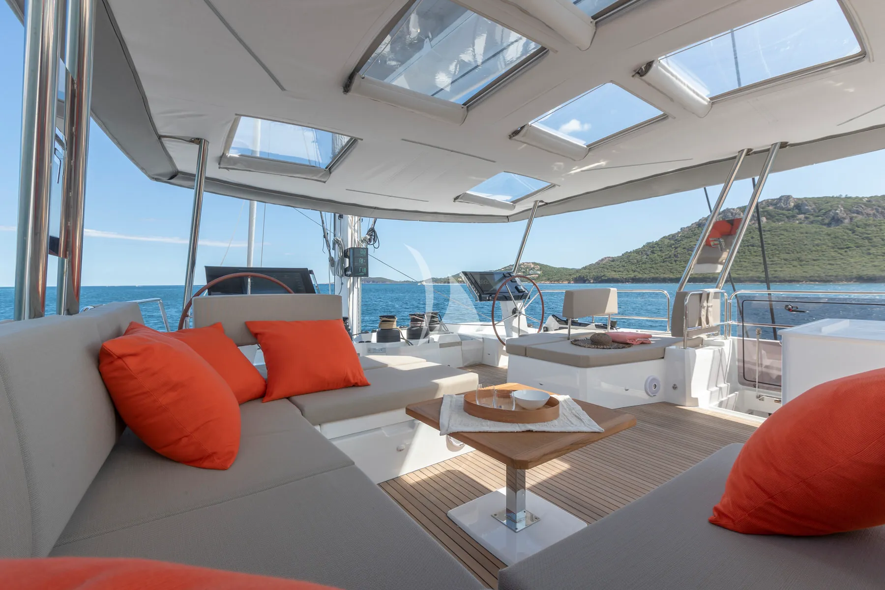 ISOLA Fountaine Pajot Alegria 67 - sundeck lounge
